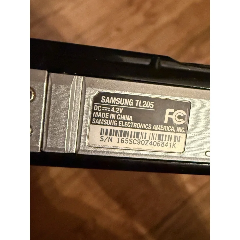 Samsung PL100 EC-PL100 12.2MP Compact Digital Camera W/ Battery No Charger or SD